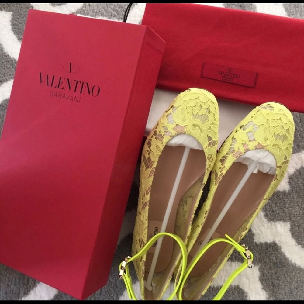Valentino flat